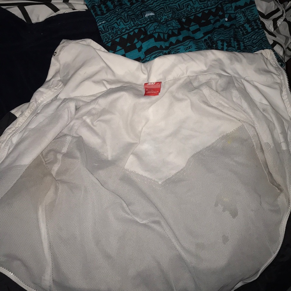 a nike windbreaker - Picture 3 of 3